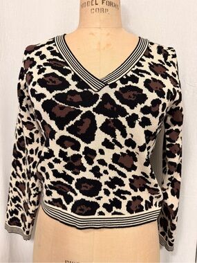 Lizette Collection, Animal design Crop Sweater sz XL